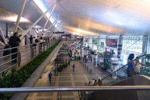 Mulher de Serra Leoa dorme há 6 meses em aeroporto de Belém; Justiça determina que governo preste assistência