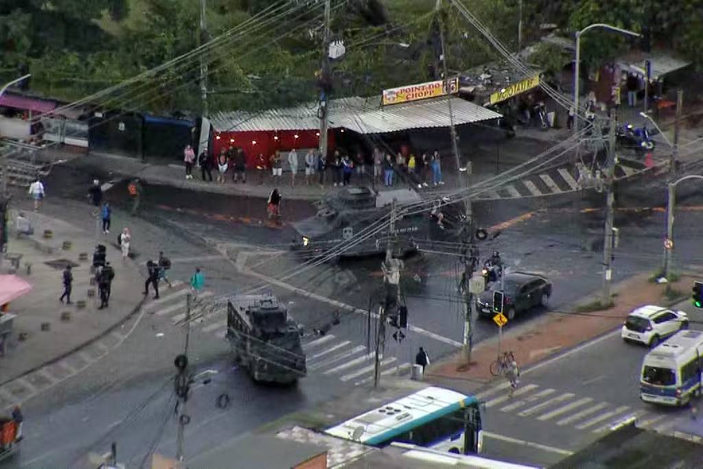 Confronto entre milícia e Comando Vermelho fecha escolas e postos de saúde no Rio