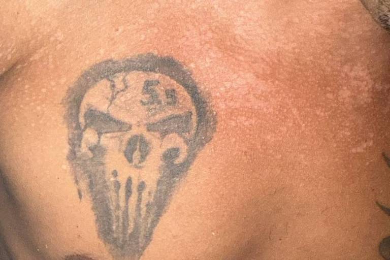 Polícia faz ação contra milícia em Rio das Pedras (RJ) e prende suspeito com tatuagem da facção