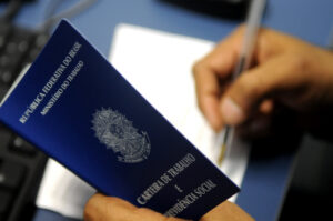 Mais da metade dos empregos formais em 2026 foi de temporários do serviço público, segundo Rais