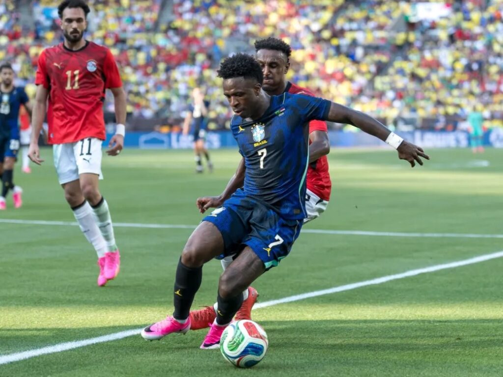 Liberar funcionário para assistir aos jogos do Brasil pode ‘engajar time’, mas lei não obriga