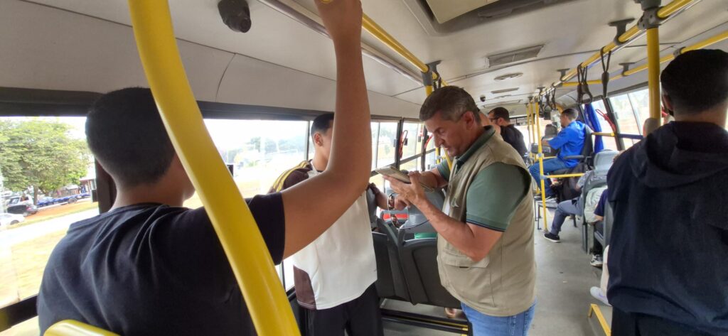 Ipedf faz pesquisa com passageiros de ônibus no DF