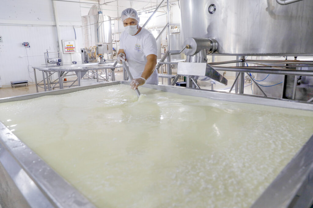 Fabricação de alimentos lidera a atividade industrial no DF