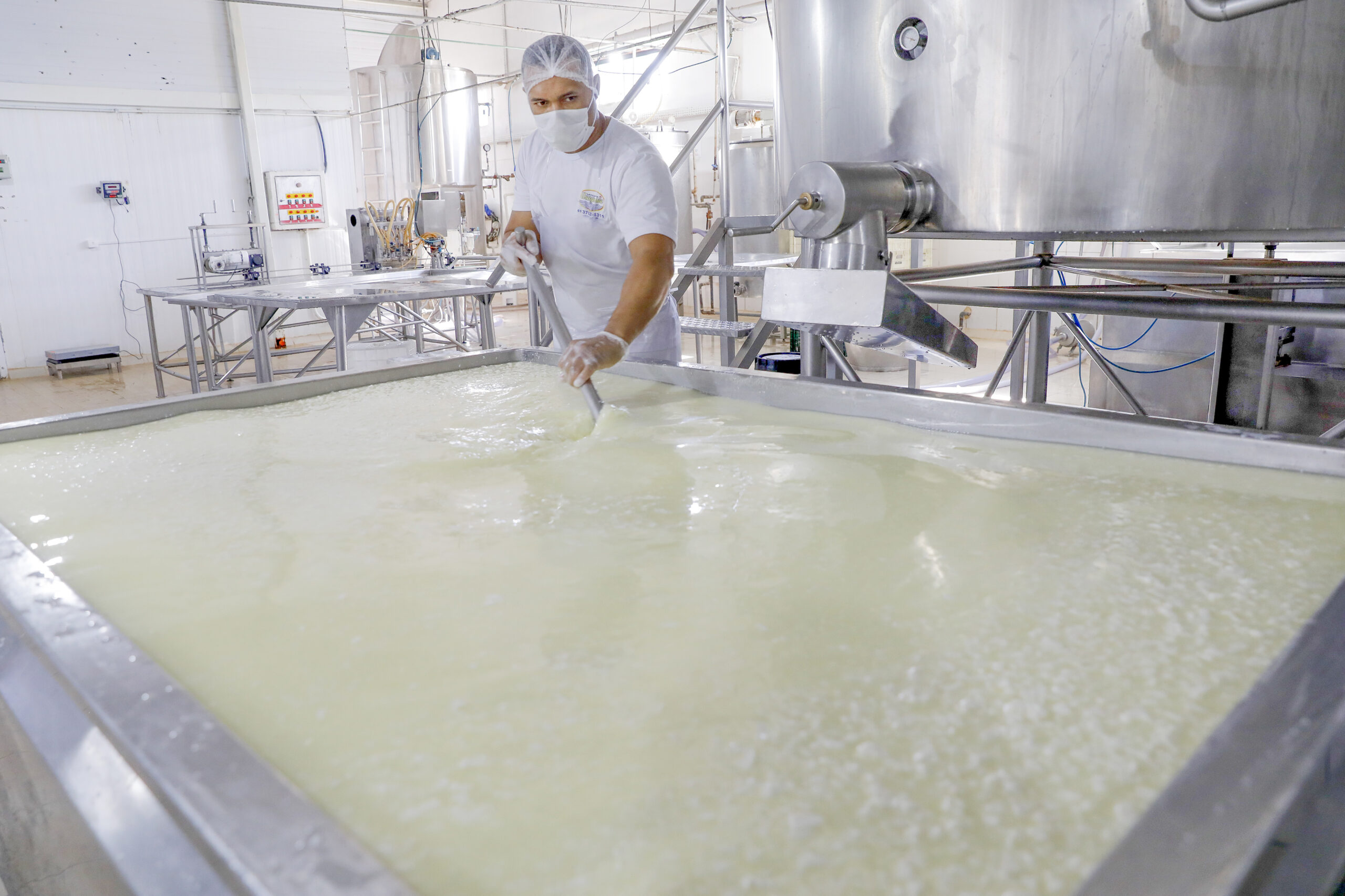 Fabricação de alimentos lidera a atividade industrial no DF