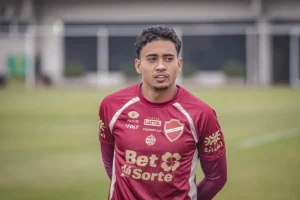 Nathan Camargo segue os passos de Maguinho no Vila Nova
