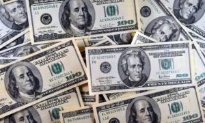 Dólar sobe e Bolsa cai pressionada por Petrobras, com acordo entre EUA e Irã em foco