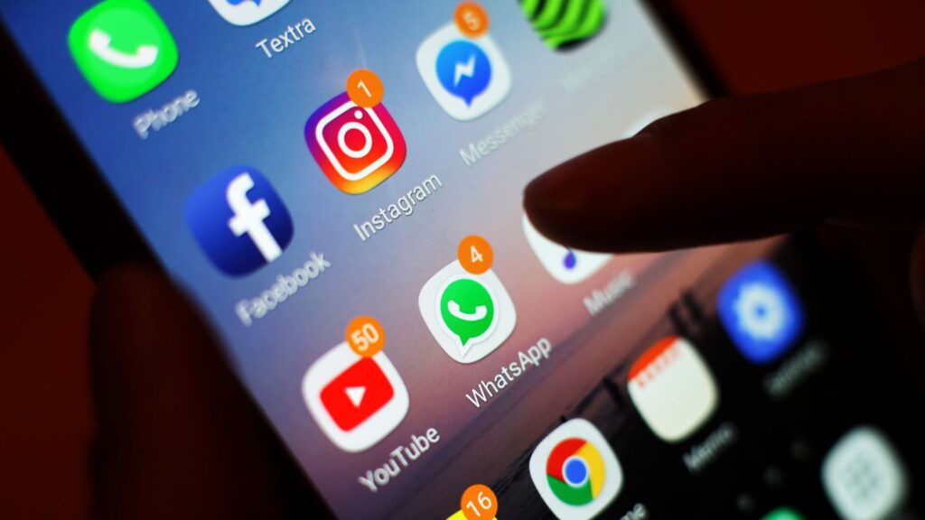 Instagram e Facebook apresentam instabilidade nesta sexta (12); usuários relatam falhas no acesso Problemas atingem plataformas da Meta