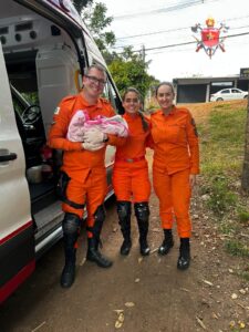 Bombeiros auxiliam parto emergencial e ajudam no nascimento de bebê em Taguatinga