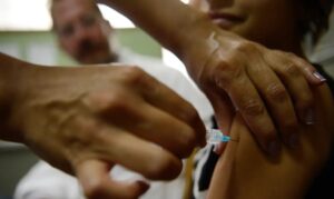Jovens de 15 a 19 anos têm até 30 de junho para se vacinar contra o HPV no DF