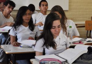 Paraíba reduz abandono e reprovação no ensino médio público