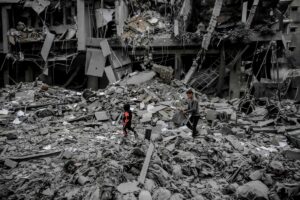 Palestinos são forçados a demolir as próprias casas para dar espaço a parque temático bíblico em Israel