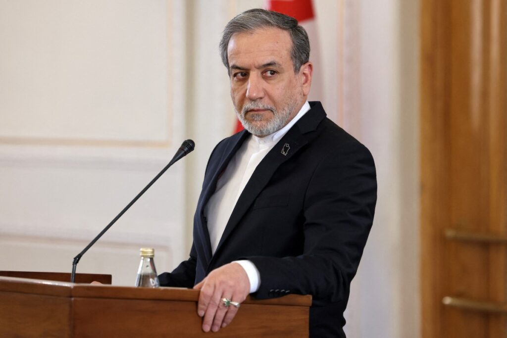 Ministro iraniano Araghchi deve viajar ao Paquistão para discutir acordo com os EUA