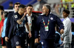 Paraguaio Almirón é o primeiro expulso por tapar a boca na Copa do Mundo