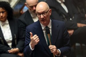 França: ministro alerta para riscos de baixa do PIB e cita possível ajuste de previsões
