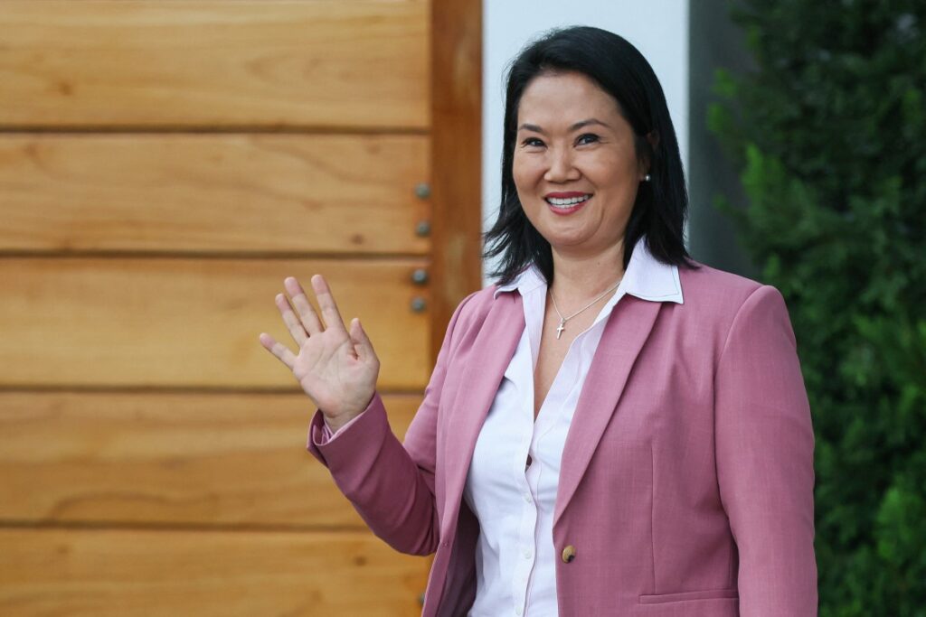 Keiko Fujimori vence eleição presidencial no Peru após apuração apertada