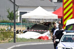 Avião cai na França e mata 11 pessoas