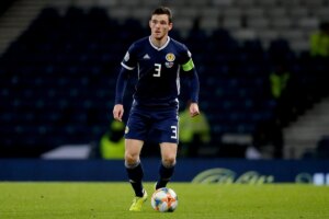 Tottenham anuncia Robertson, rival do Brasil na Copa, como novo reforço