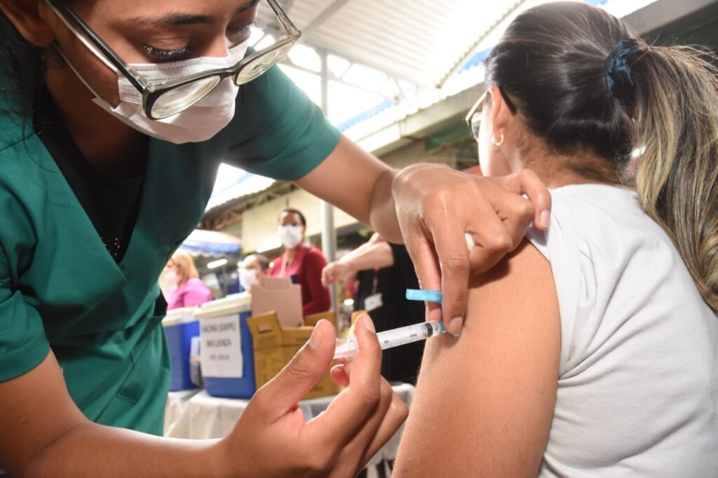 Sem fórmula única, estados reinventam estratégias para recuperar coberturas vacinais