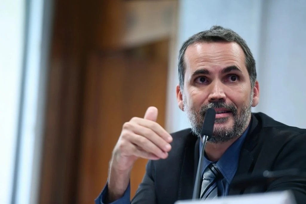 Não há país do mundo que tenha se desenvolvido sem incentivos do Estado, diz ministro