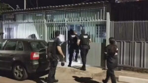 Casal é preso por suspeita de espancar e matar mulher em Ceilândia