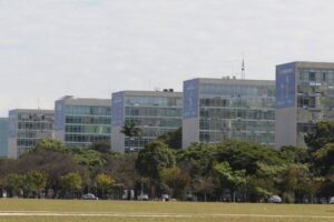 Governo autoriza mudança no expediente durante jogos do Brasil