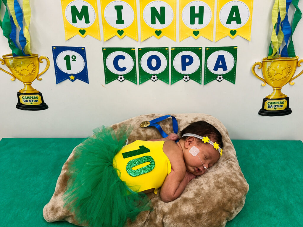 Bebês prematuros fazem ensaio especial da Copa no HRSM