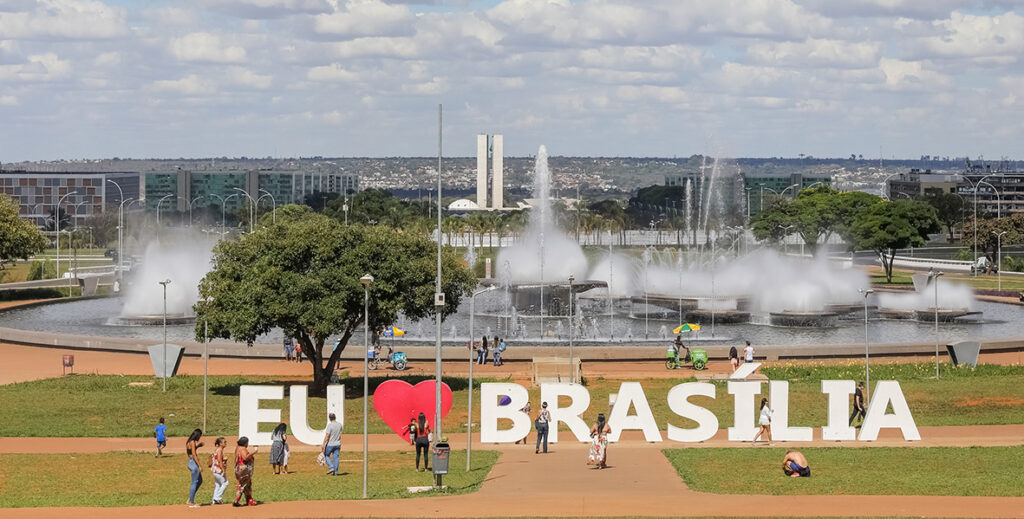 Jogo do Brasil: o que abre e fecha no DF