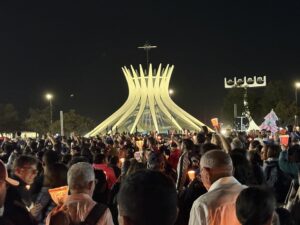 Procissão na Esplanada reúne milhares de fieis para o Dia de Corpus Christi