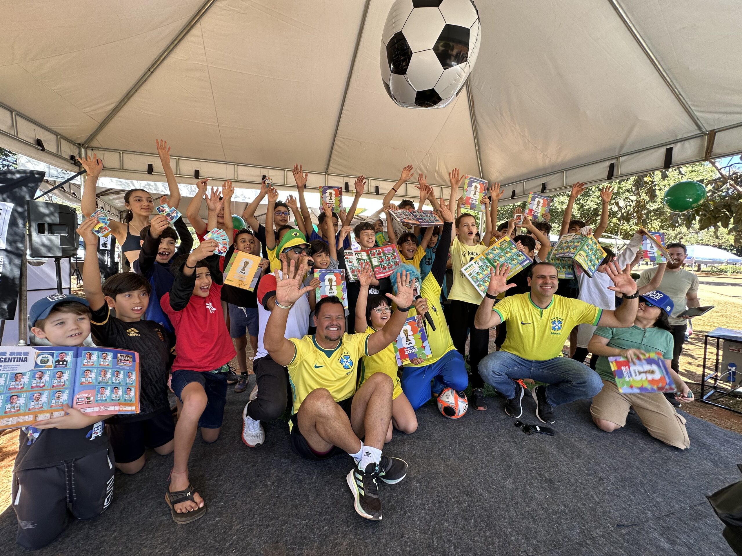 Troca campeã reúne famílias e colecionadores no Parque da Cidade