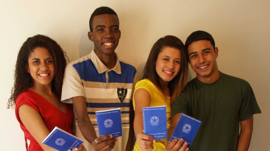 Brasil alcança recorde de 726 mil jovens aprendizes em abril
