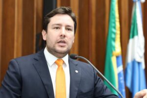 Justiça Eleitoral do MT manda deputado retirar do ar vídeo de IA com críticas ao governador