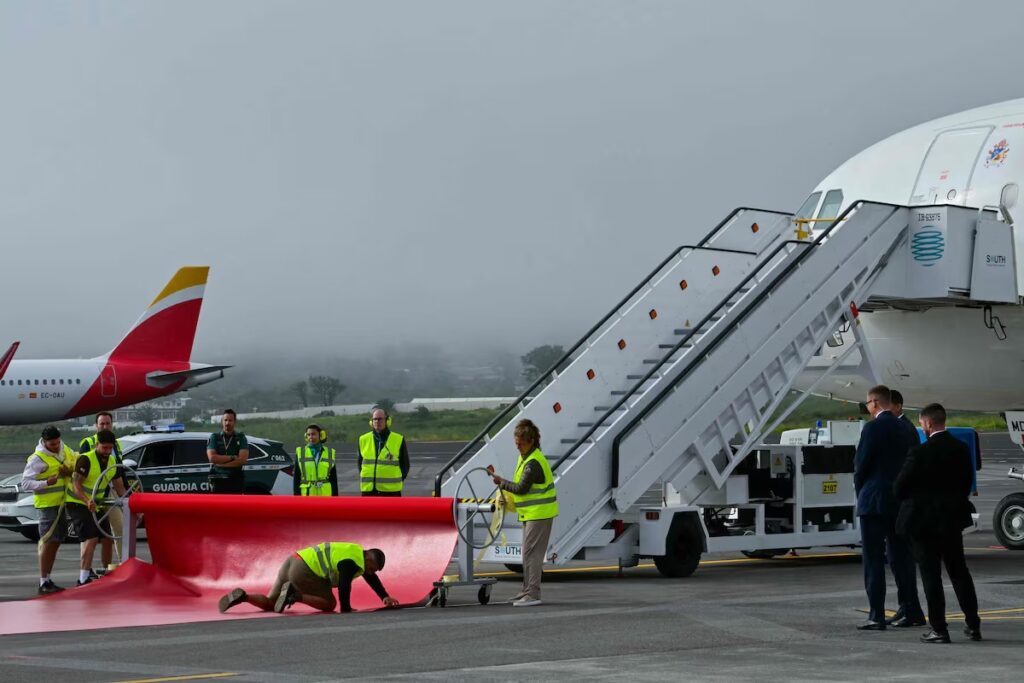 Problema técnico com avião do papa atrasa sua partida das Ilhas Canárias