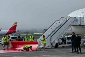 Problema técnico com avião do papa atrasa sua partida das Ilhas Canárias