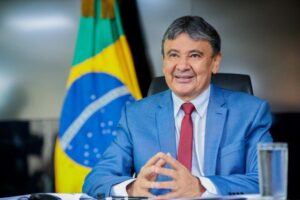 Wellington Dias entrega oito vans do MobSUAS na Paraíba