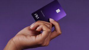 Nubank diz que ‘erro operacional’ causou envio indevido de mensagens sobre fechamento do banco