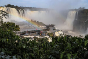 Governo do PR tenta frear leilão federal na esteira da briga envolvendo Parque Nacional do Iguaçu