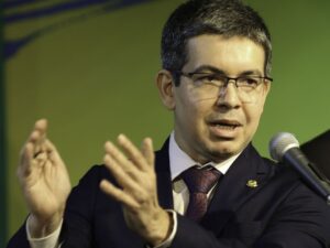 Randolfe ignora MP e realiza ‘megaevento’ após TRE-AP suspender lançamento de pré-candidatura