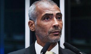 Romário mantém mandato no Senado enquanto está nos EUA comentando Copa do Mundo