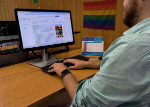 Orgulho LGBT: legislação no Brasil protege trabalhadores de assédio, mas violações são rotineiras