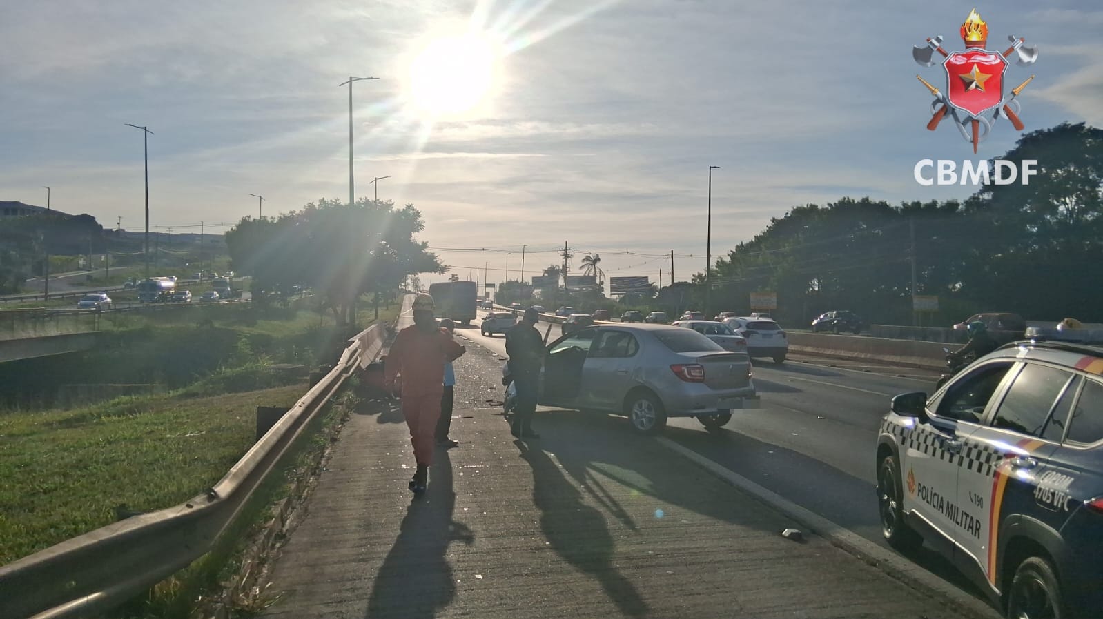 Motociclista fica ferido após sinistro com veículo na EPTG