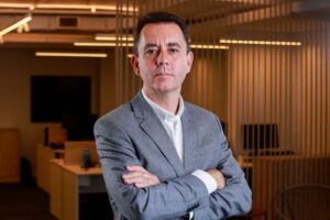 Paulo Serra (PSDB) desiste de disputar governo de SP e discute apoio a Tarcísio