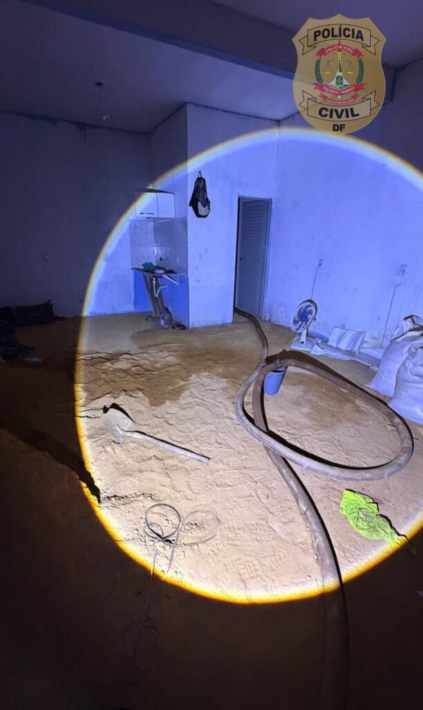 PCDF descobre túnel clandestino usado para furtar combustível de oleoduto da Petrobras