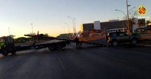 Motorista embriagada bate Land Rover e derruba poste na área central de Brasília