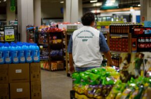 Vigilância Sanitária do DF apreende mais de 10 toneladas de alimentos impróprios para consumo em 2026