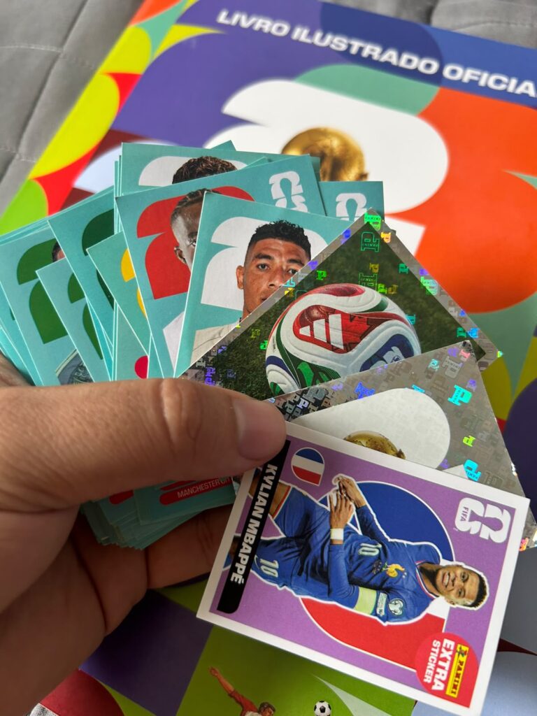 Secretaria do Consumidor do DF notifica Shopee por anúncios falsificados de figurinhas da Copa