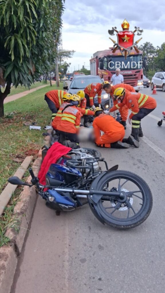 Motociclista fica ferido após colisão com carro no Jardim Botânico