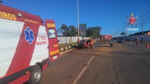 Colisão entre carros deixa motorista ferido próximo ao Mané Garrincha