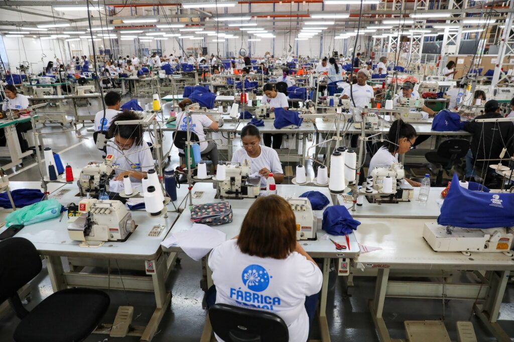 Fábrica Social amplia horários para incentivar renda dos alunos
