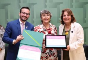 Márcia Abrahão é agraciada com Prêmio Mulheres na Ciência da Câmara Federal