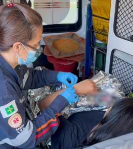 Bebê nasce dentro de carro por aplicativo no Eixo Monumental